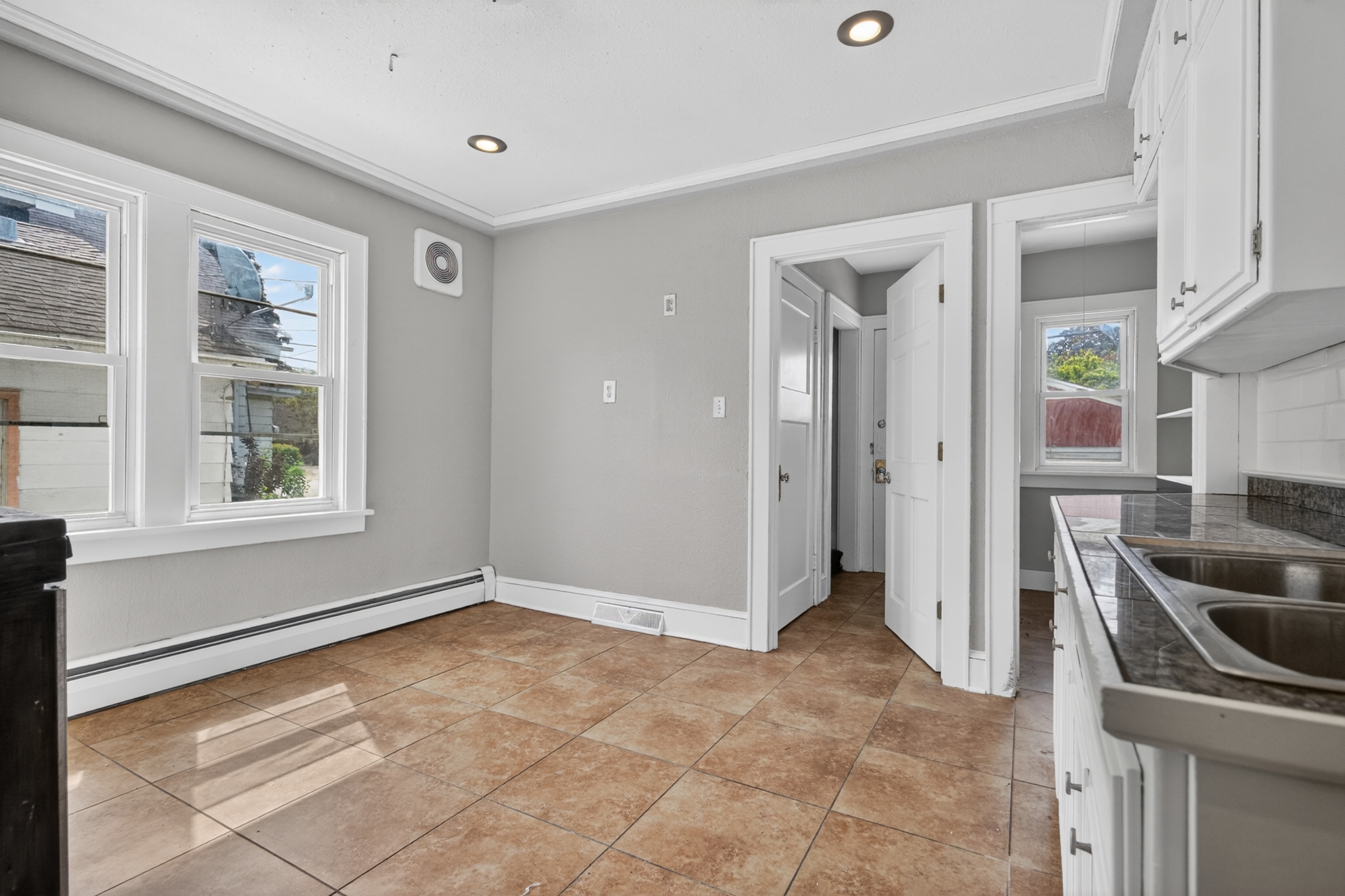 3871 East Hammond Avenue